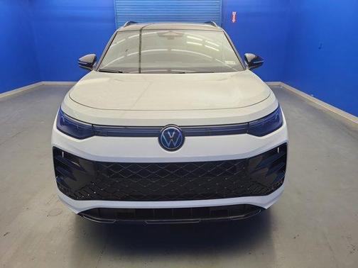 2025 Volkswagen Tiguan 2.0T SE R-Line Black
