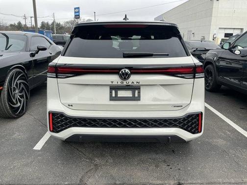 2026 Volkswagen Tiguan 2.0T SE R-Line Black