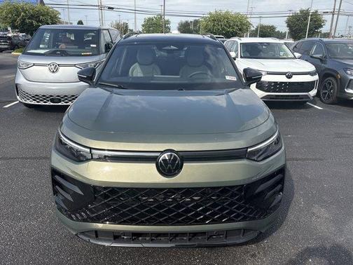 2025 Volkswagen Tiguan 2.0T SE R-Line Black