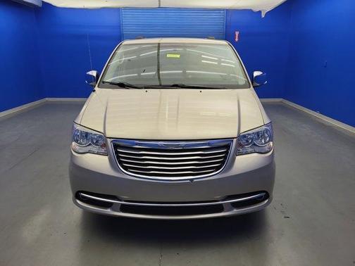2015 Chrysler Town & Country Touring-L