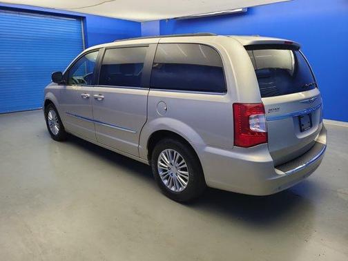 2015 Chrysler Town & Country Touring-L