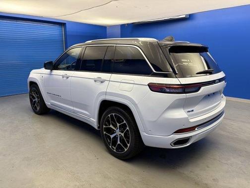 2022 Jeep Grand Cherokee 4xe Summit