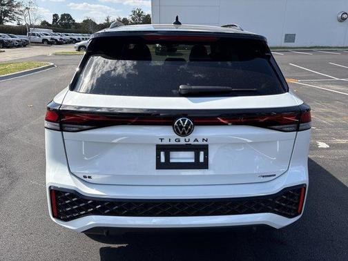 2025 Volkswagen Tiguan 2.0T SE R-Line Black
