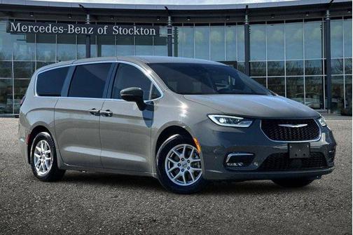 2023 Chrysler Pacifica Touring-L