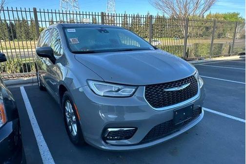 2023 Chrysler Pacifica Touring-L