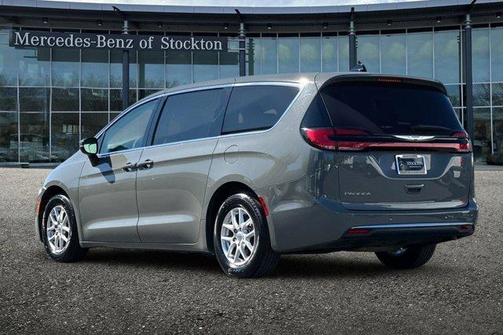 2023 Chrysler Pacifica Touring-L
