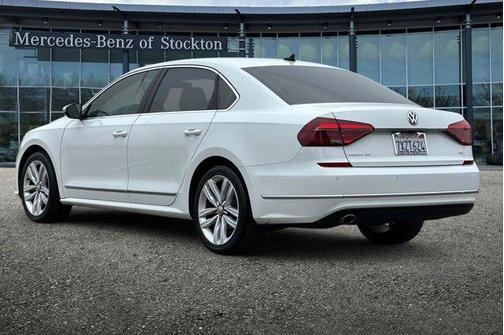 2017 Volkswagen Passat 1.8T SE w/Technology
