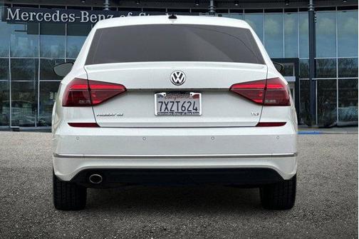 2017 Volkswagen Passat 1.8T SE w/Technology