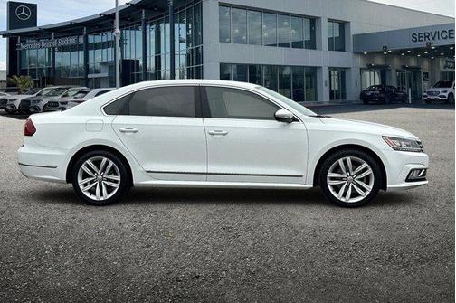 2017 Volkswagen Passat 1.8T SE w/Technology