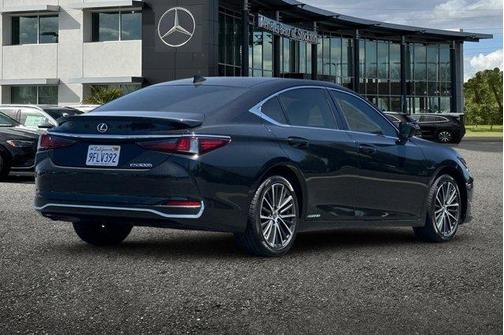 2022 Lexus ES 300h