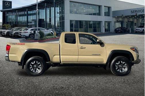 2017 Toyota Tacoma 