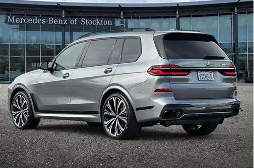2023 BMW X7 M60i