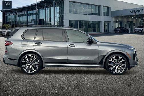 2023 BMW X7 M60i