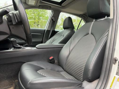White 2022 Toyota Camry SE