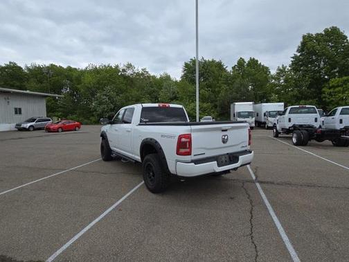 2022 RAM 3500 Big Horn Crew Cab 4x4 6'4' Box