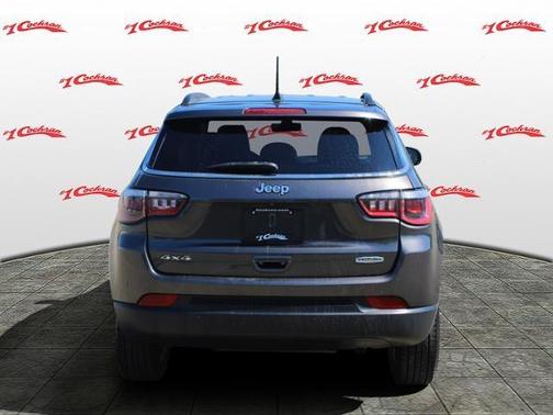 Photo 4 of 32 of 2018 Jeep Compass Latitude