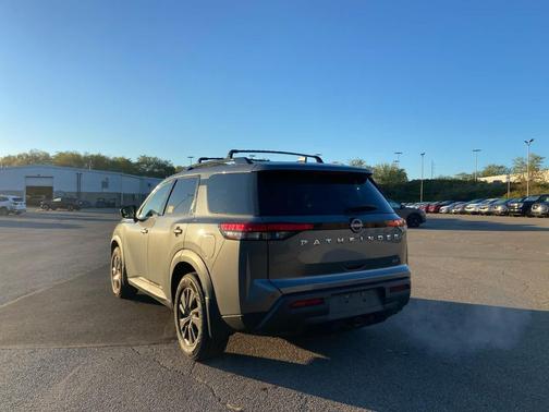 2022 Nissan Pathfinder SV 2WD