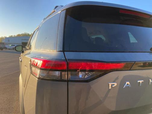 2022 Nissan Pathfinder SV 2WD