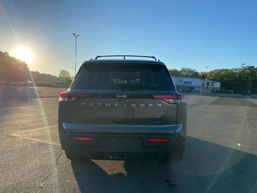 2022 Nissan Pathfinder SV 2WD