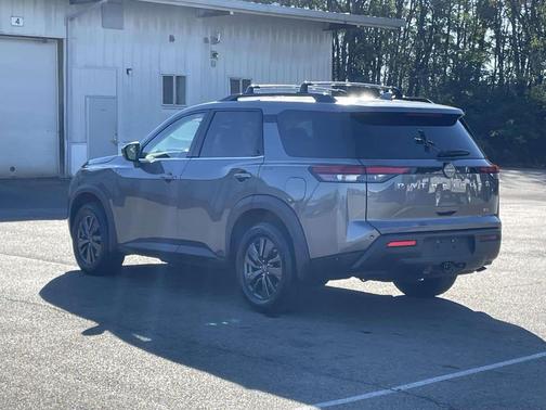 2022 Nissan Pathfinder SV 2WD