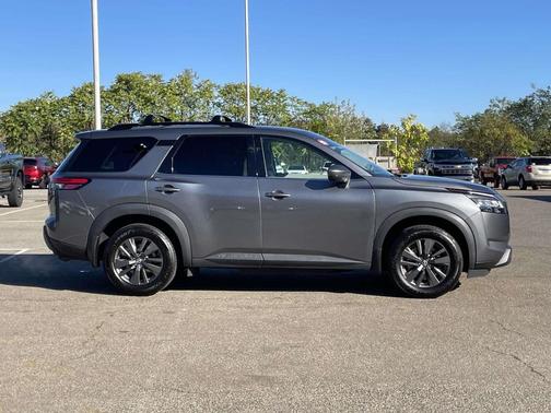 2022 Nissan Pathfinder SV 2WD