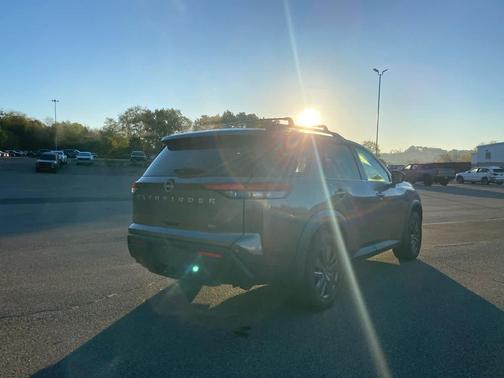2022 Nissan Pathfinder SV 2WD