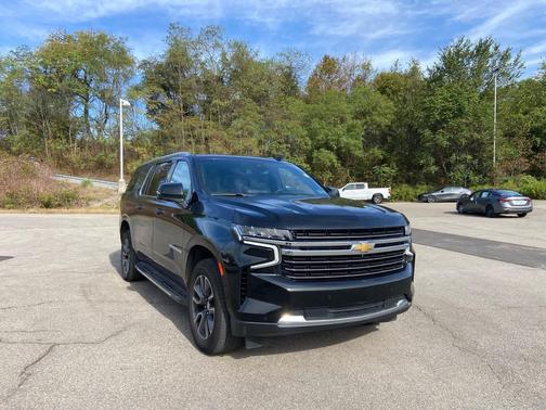 2023 Chevrolet Suburban LT