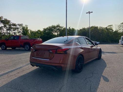 2022 Nissan Altima SR Intelligent AWD