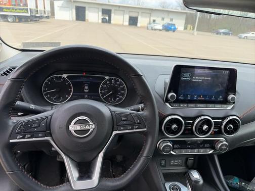 Atlantic Gray Metallic/Super Black 2024 Nissan Sentra SR