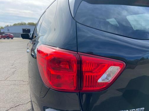 2019 Nissan Pathfinder SL