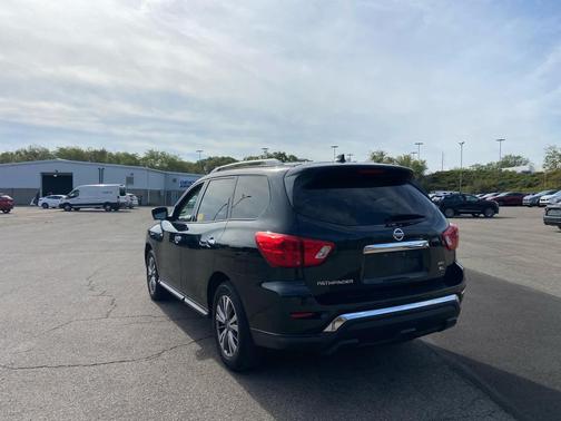 2019 Nissan Pathfinder SL