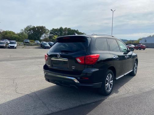 2019 Nissan Pathfinder SL