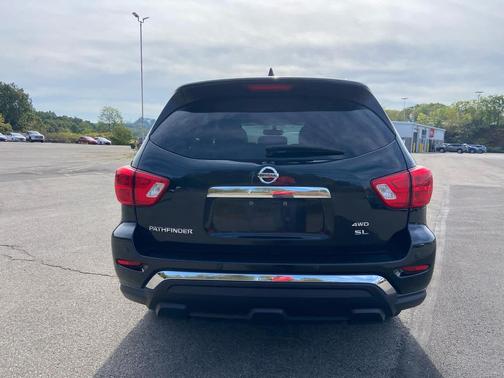 2019 Nissan Pathfinder SL