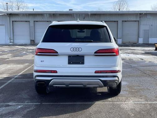 2025 Audi Q7 55 Premium Plus