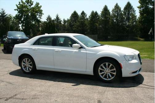 2017 Chrysler 300 Limited