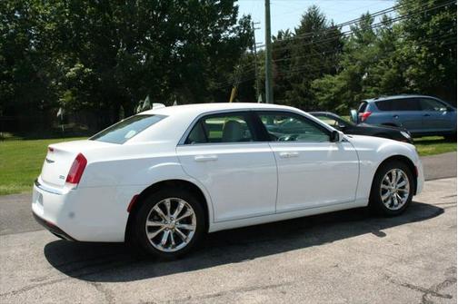 2017 Chrysler 300 Limited