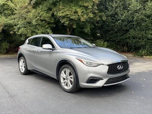 2018 INFINITI QX30 Luxury
