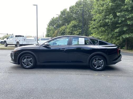 Aurora Black Pearl 2025 Kia K4 LXS