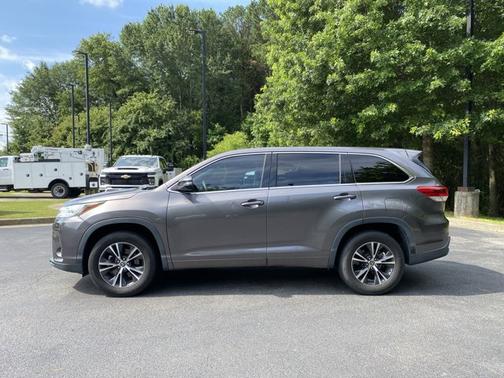 2018 Toyota Highlander LE