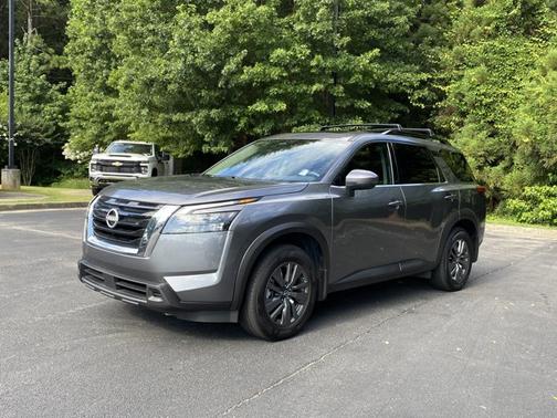 2024 Nissan Pathfinder SV