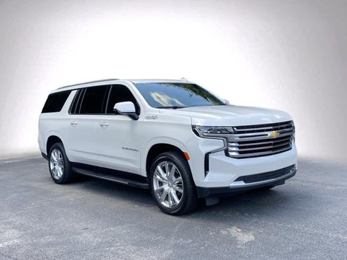 Iridescent Pearl Tricoat 2023 Chevrolet Suburban High Country