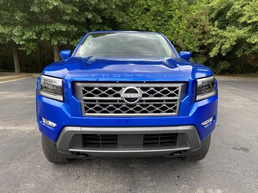 Bluestone Pearl 2024 Nissan Frontier SL