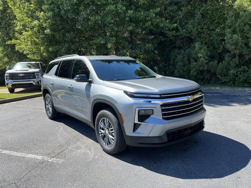 2026 Chevrolet Traverse FWD LT