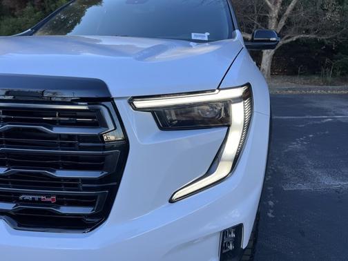 2025 GMC Acadia AWD AT4