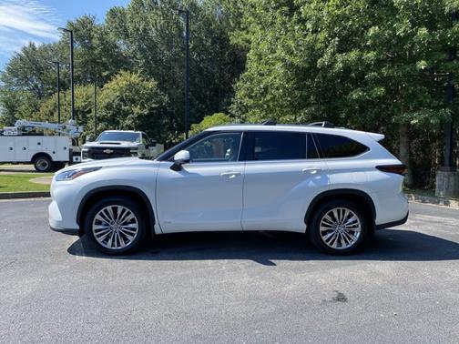 2025 Toyota Highlander Hybrid Platinum
