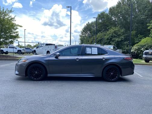 2019 Toyota Camry Hybrid SE