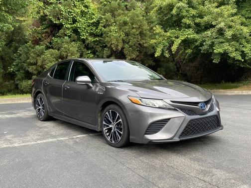 2019 Toyota Camry Hybrid SE