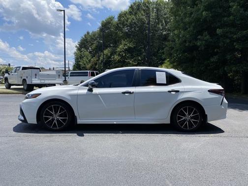 Ice Cap 2023 Toyota Camry SE