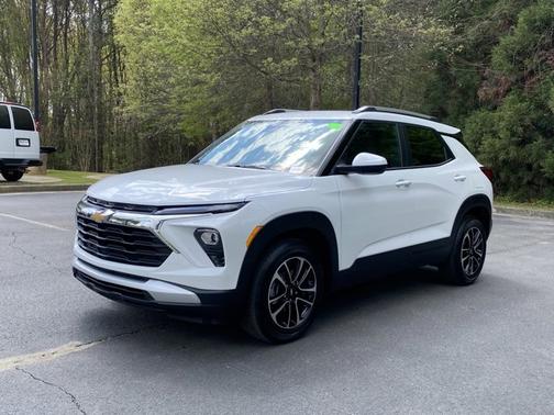 Summit White 2026 Chevrolet Trailblazer LT