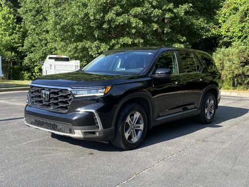 Crystal Black Pearl 2023 Honda Pilot EX-L 8 Passenger